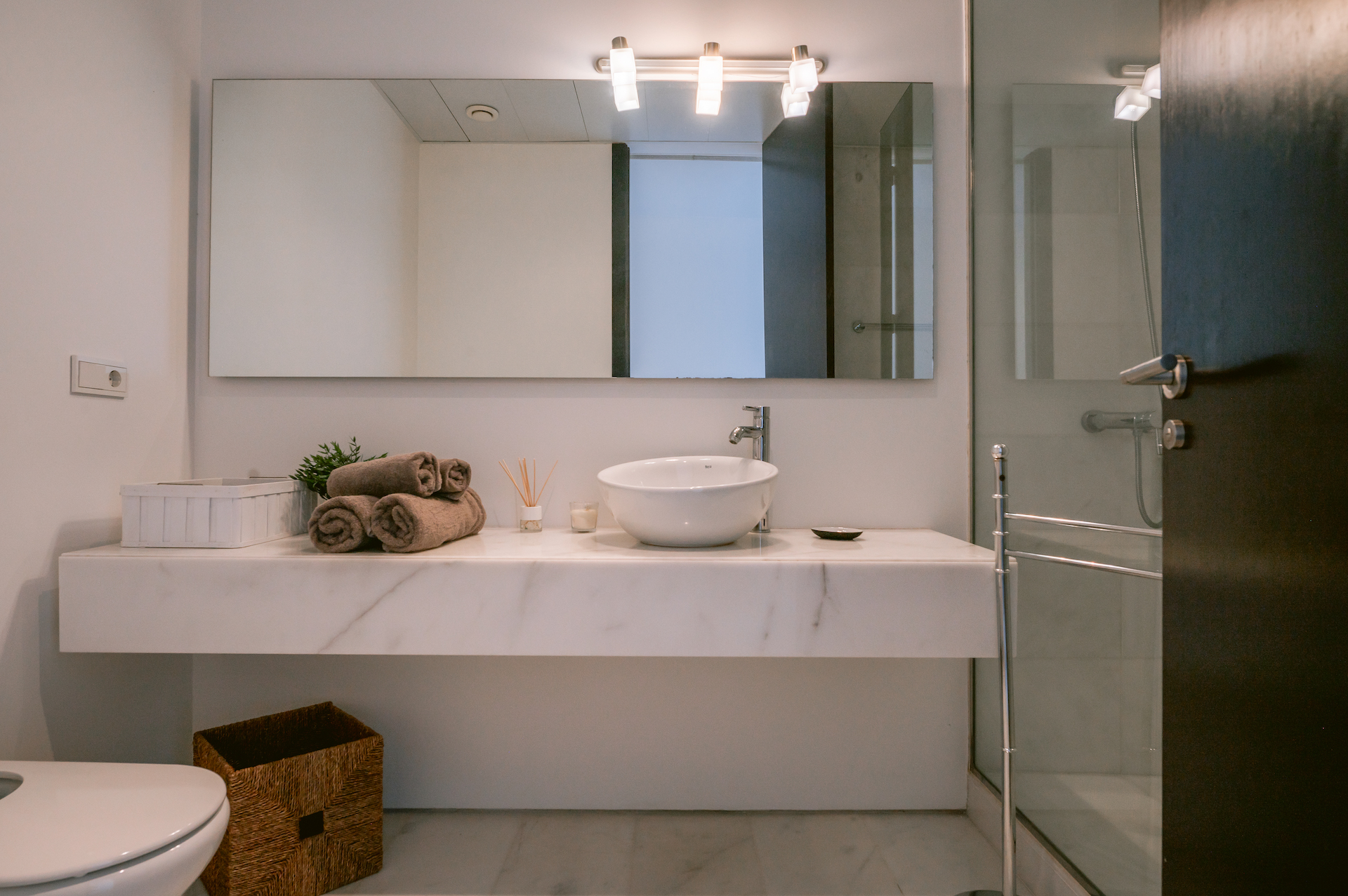 Resa Estates Talamanca for sale Pouet luxury bathroom.JPG